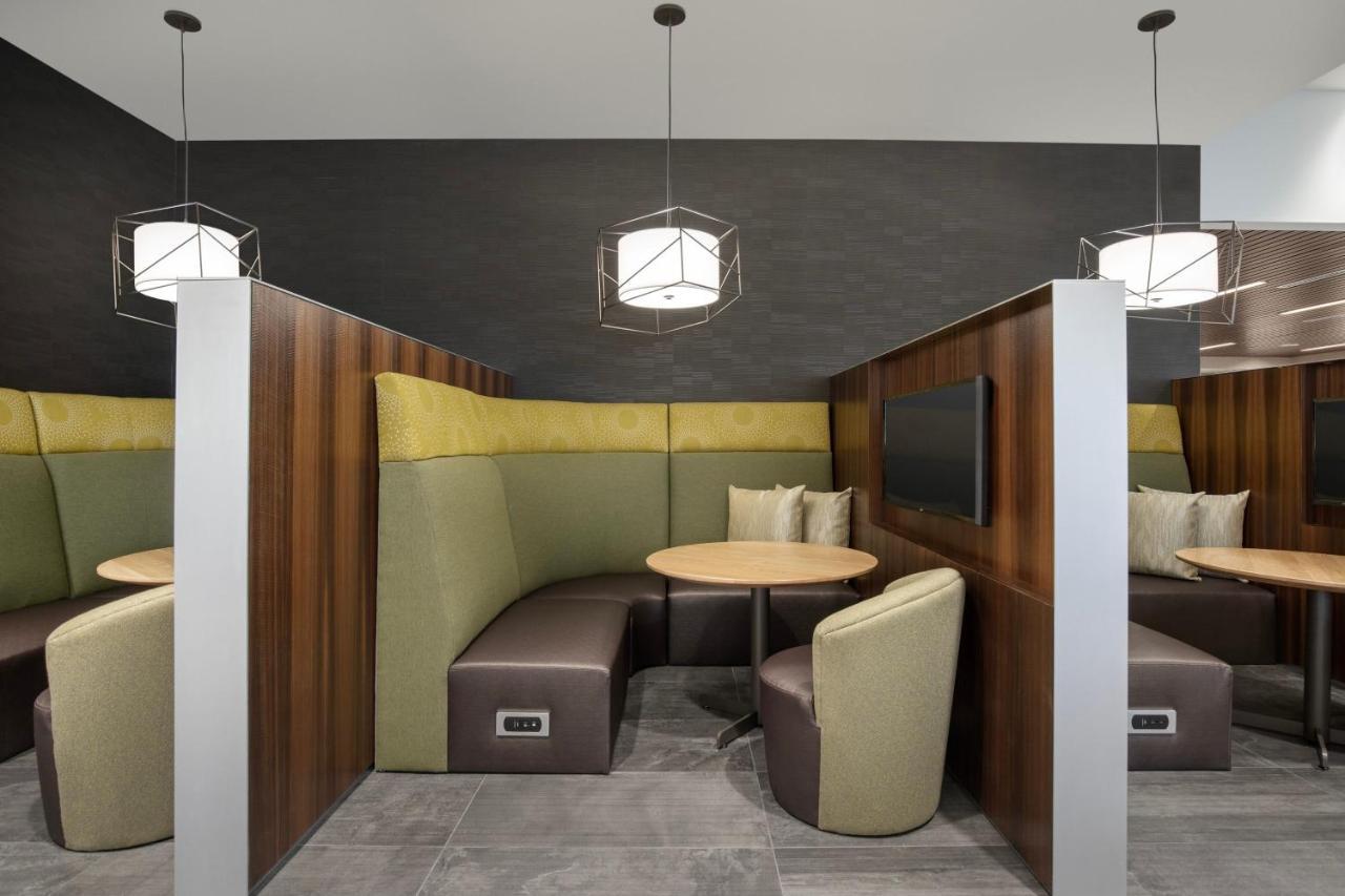 Courtyard By Marriott Nanaimo Hotel Екстериор снимка