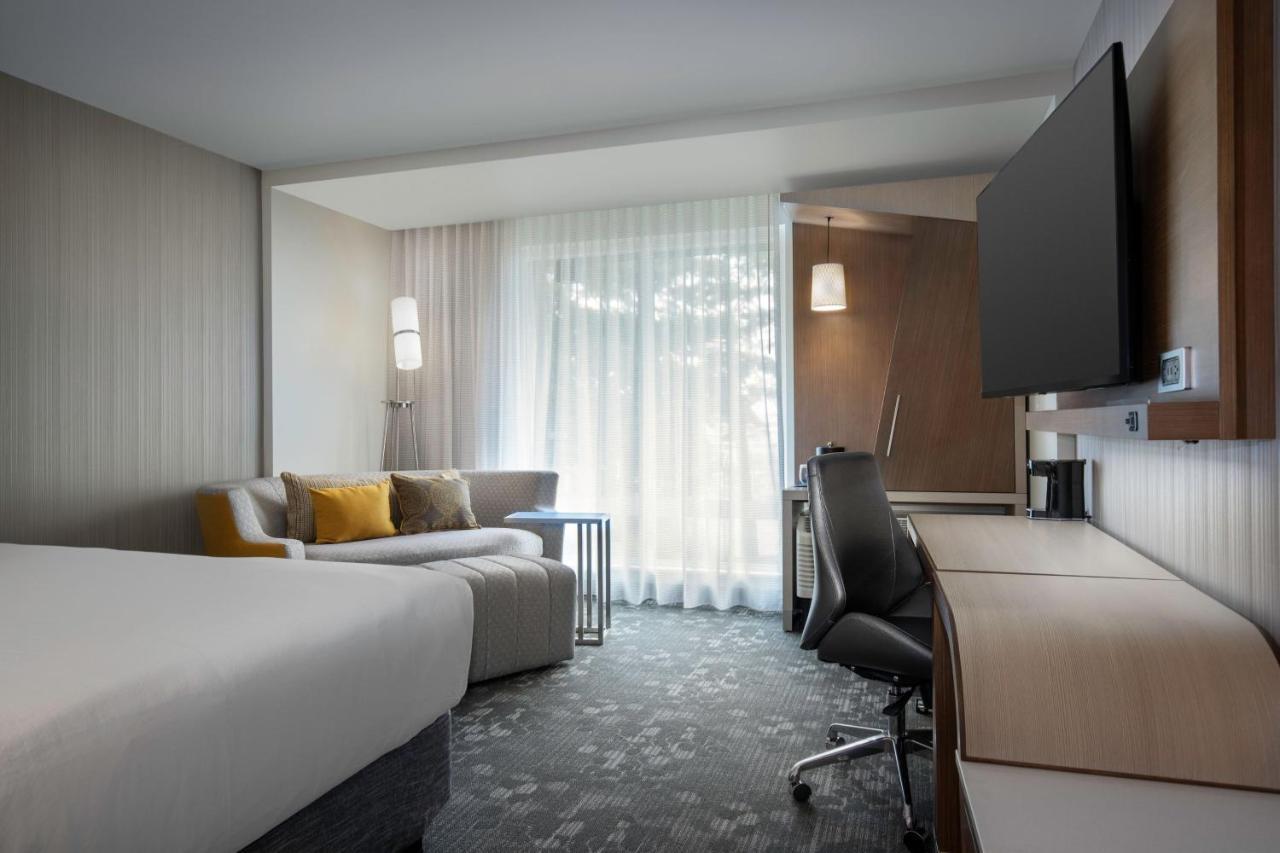 Courtyard By Marriott Nanaimo Hotel Екстериор снимка