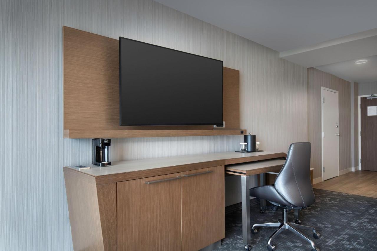 Courtyard By Marriott Nanaimo Hotel Екстериор снимка