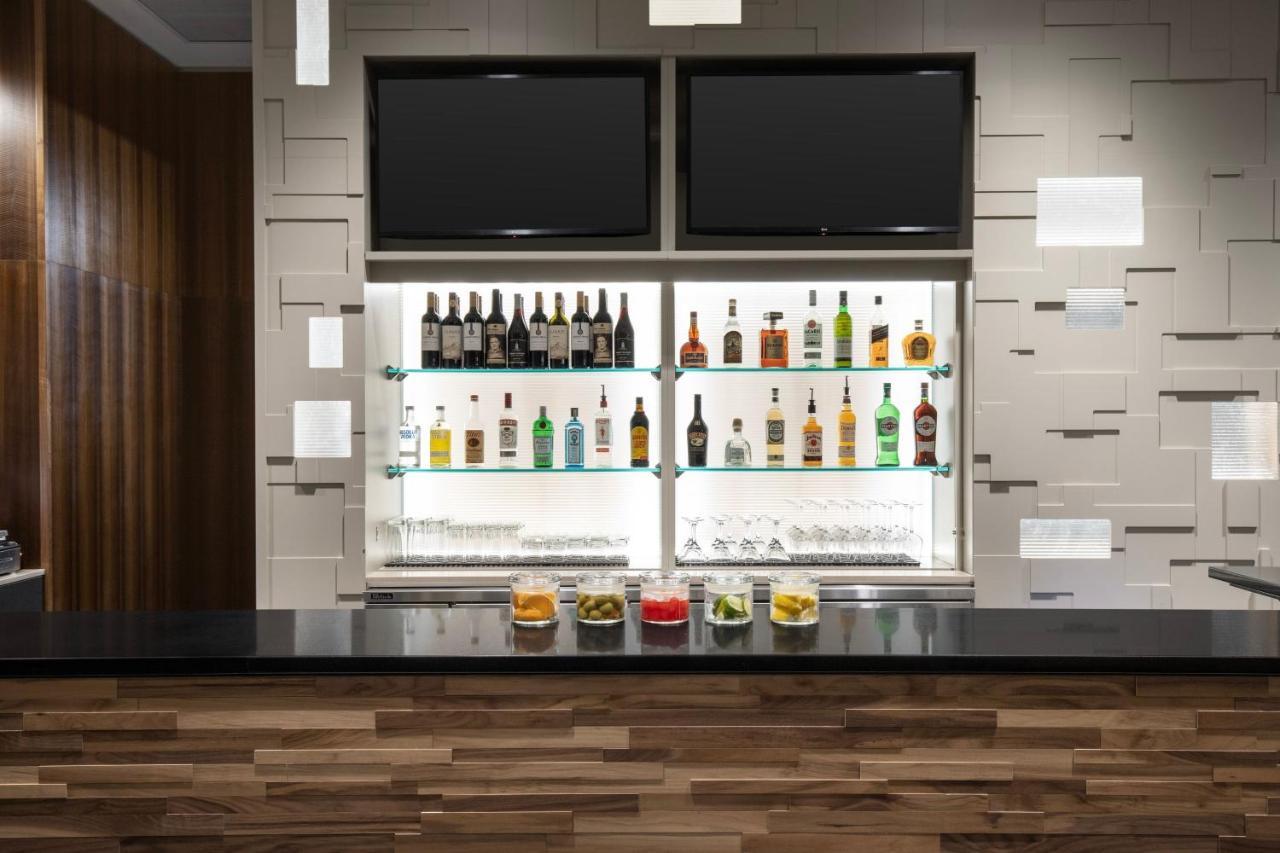 Courtyard By Marriott Nanaimo Hotel Екстериор снимка