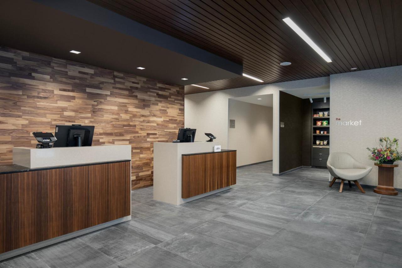 Courtyard By Marriott Nanaimo Hotel Екстериор снимка