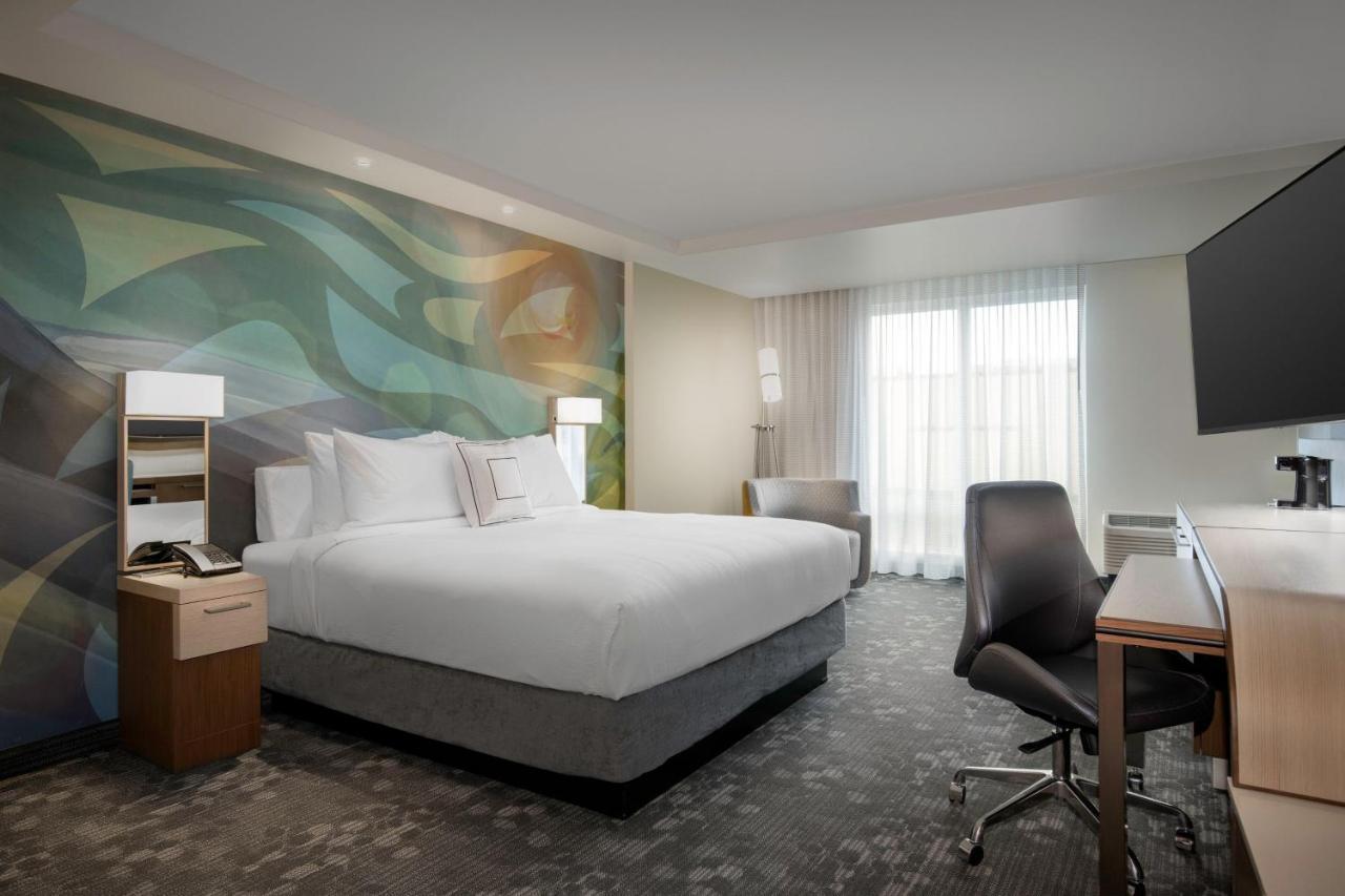 Courtyard By Marriott Nanaimo Hotel Екстериор снимка