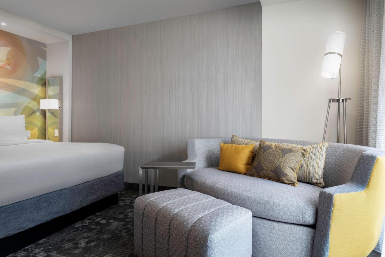 Courtyard By Marriott Nanaimo Hotel Екстериор снимка