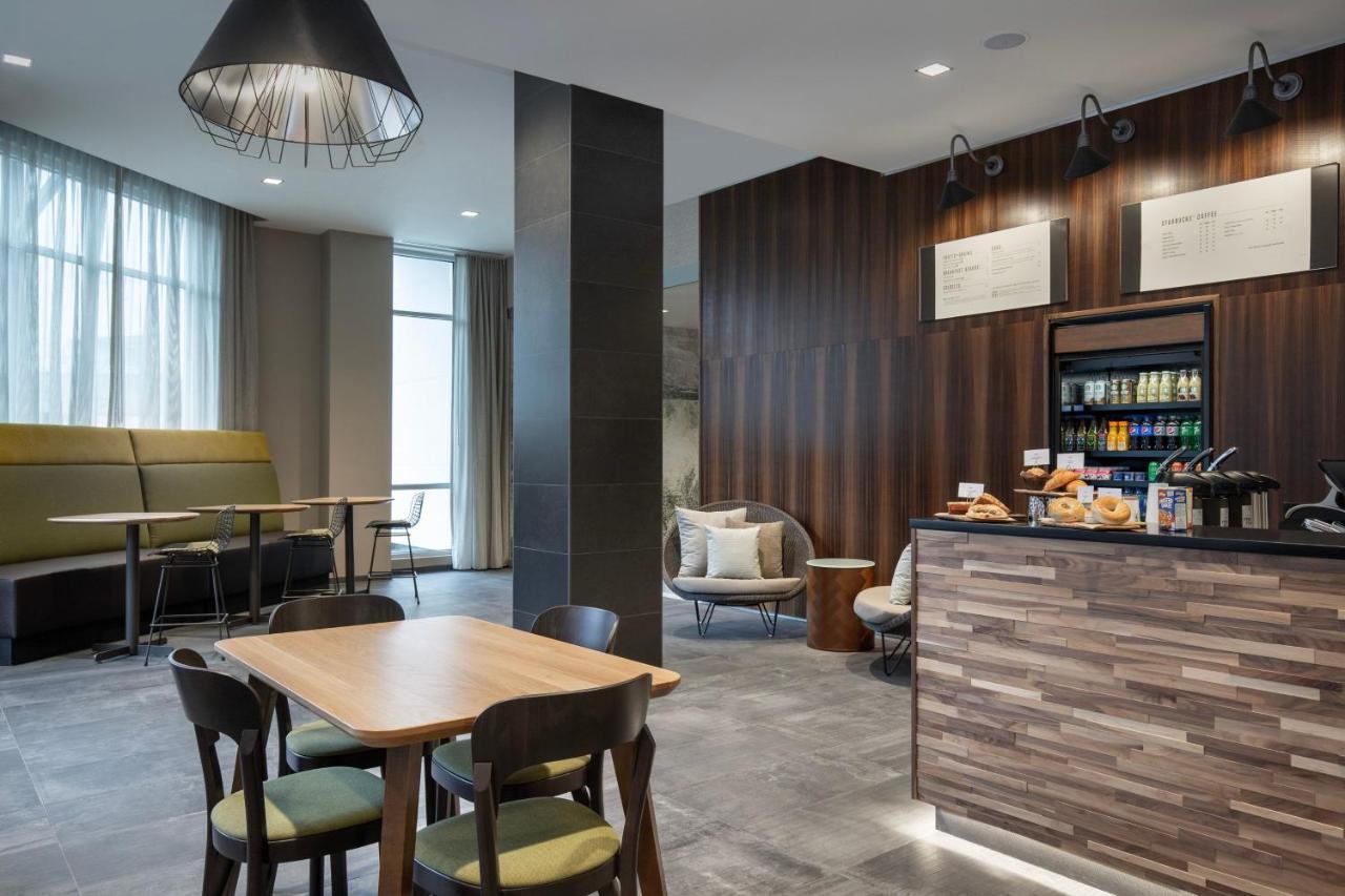 Courtyard By Marriott Nanaimo Hotel Екстериор снимка