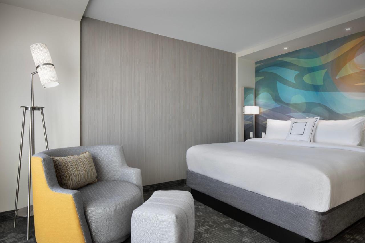Courtyard By Marriott Nanaimo Hotel Екстериор снимка