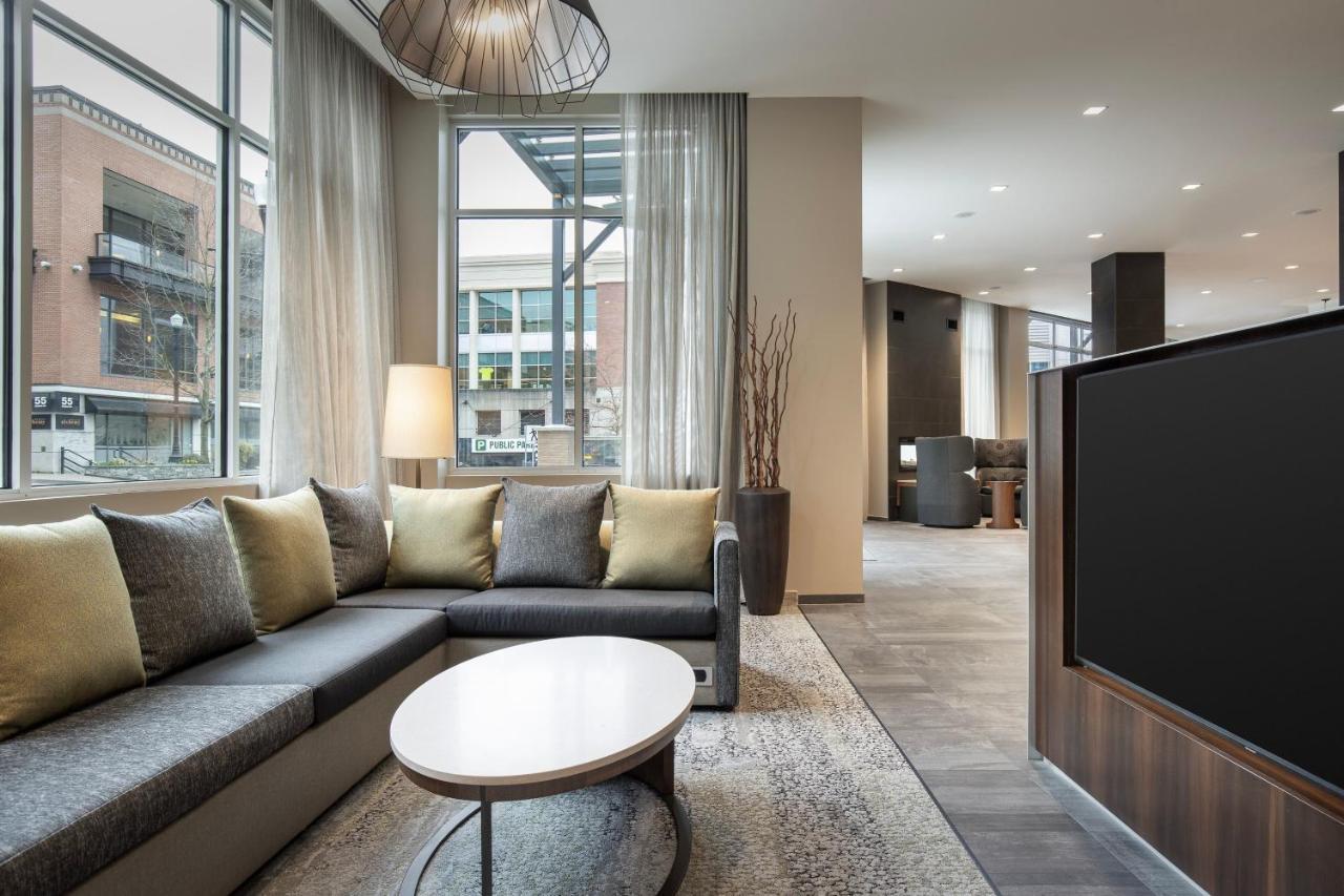 Courtyard By Marriott Nanaimo Hotel Екстериор снимка