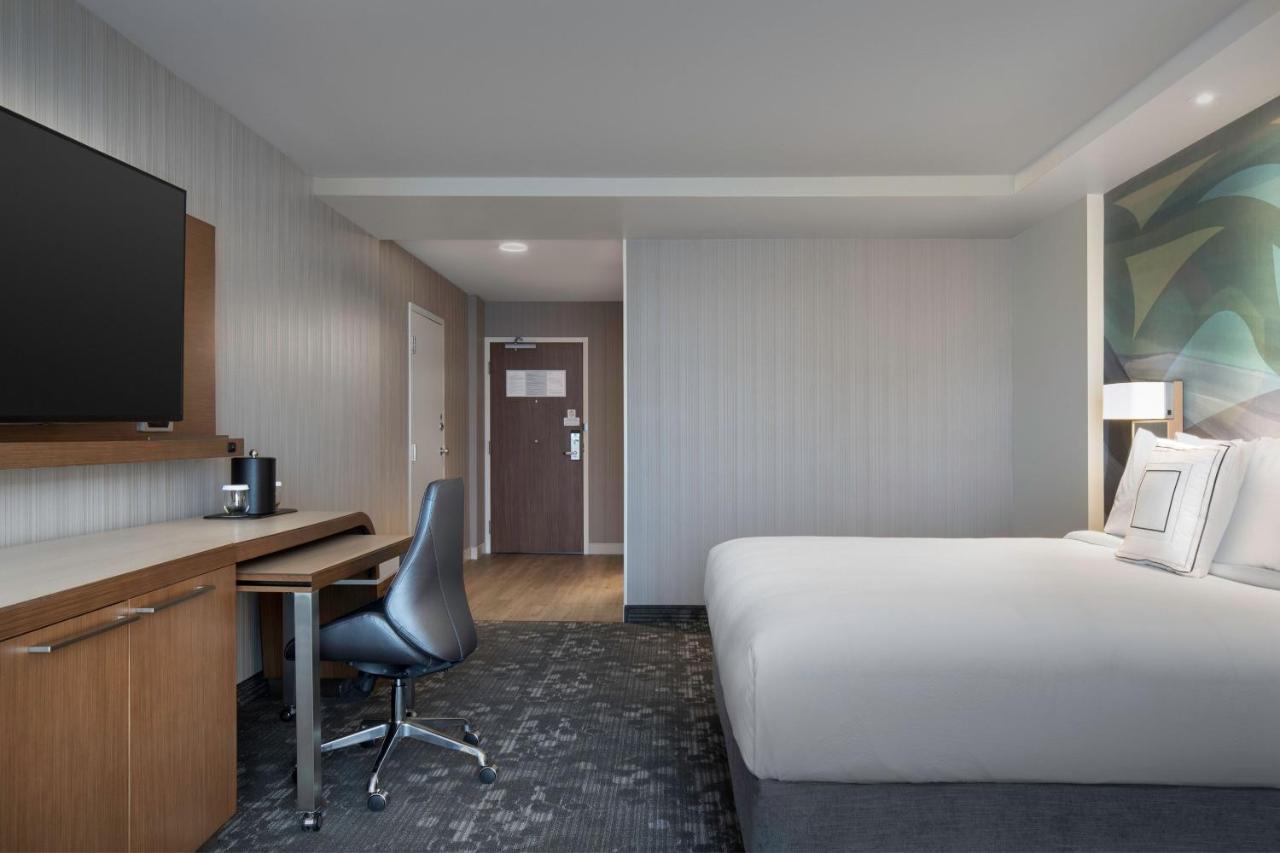 Courtyard By Marriott Nanaimo Hotel Екстериор снимка
